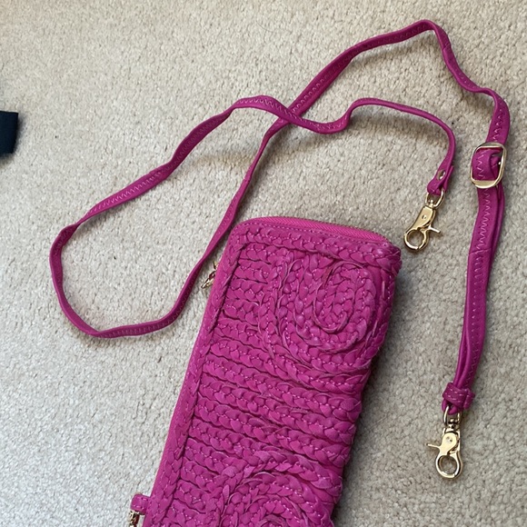 Cross body and shoulder bag/wallet or can be used as a clutch. Wear this 3 ways - Picture 6 of 7